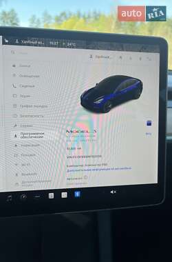 Седан Tesla Model 3 2022 в 