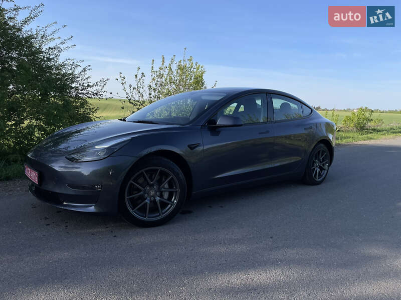 Седан Tesla Model 3 2022 в Тернополі