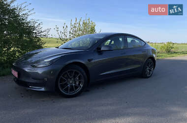 Седан Tesla Model 3 2022 в 