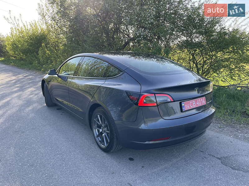 Седан Tesla Model 3 2022 в Тернополі