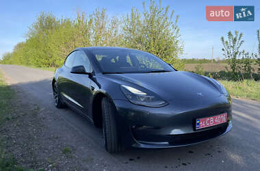 Седан Tesla Model 3 2022 в 