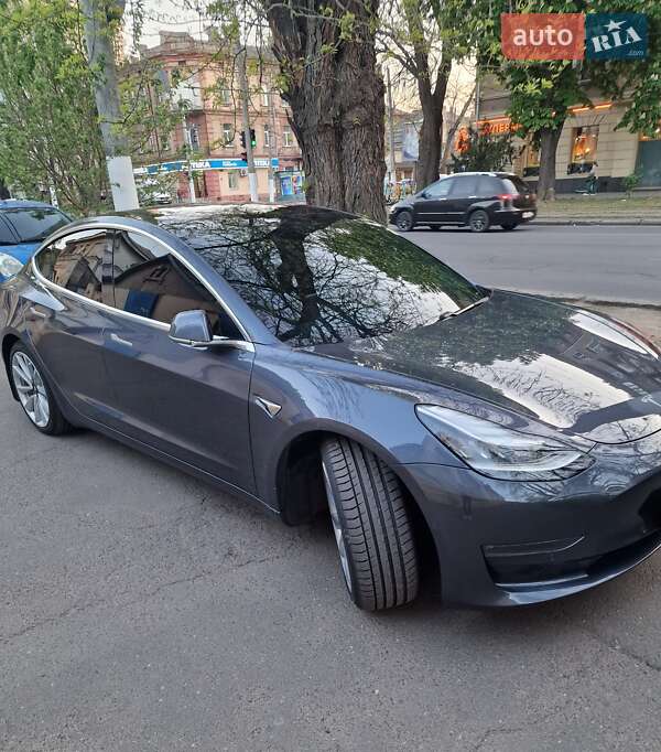Седан Tesla Model 3 2020 в Одесі