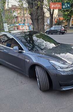 Седан Tesla Model 3 2020 в 