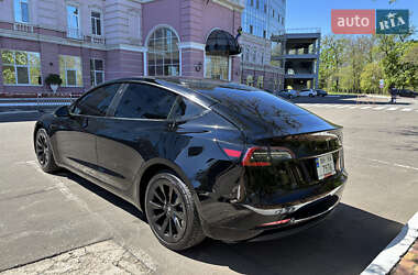 Седан Tesla Model 3 2022 в 
