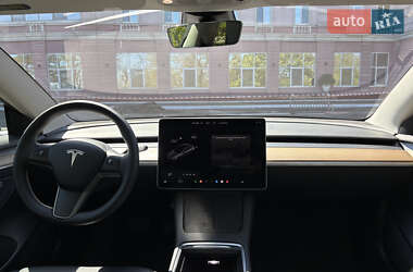 Седан Tesla Model 3 2022 в 