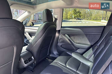 Седан Tesla Model 3 2022 в 