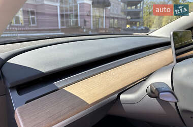 Седан Tesla Model 3 2022 в 