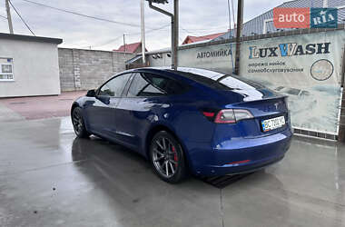 Седан Tesla Model 3 2022 в 