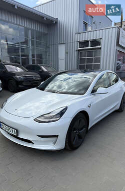 Седан Tesla Model 3 2020 в 