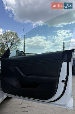 Седан Tesla Model 3 2020 в 