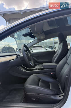 Седан Tesla Model 3 2020 в 