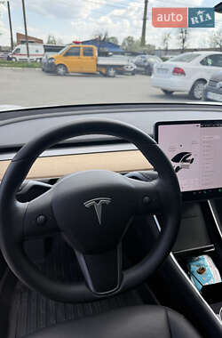 Седан Tesla Model 3 2020 в 