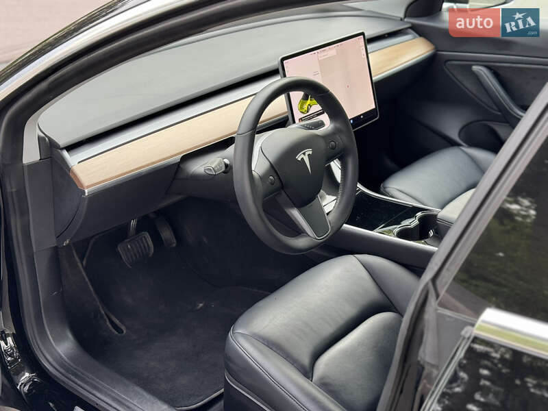 Седан Tesla Model 3 2019 в Дубно