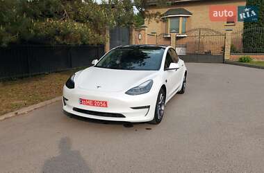 Седан Tesla Model 3 2022 в 