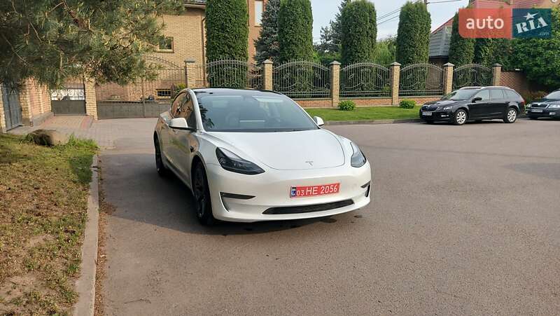 Седан Tesla Model 3 2022 в Луцке