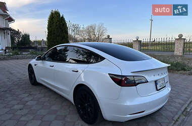 Седан Tesla Model 3 2022 в 