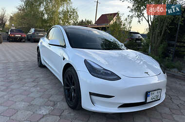Седан Tesla Model 3 2022 в 
