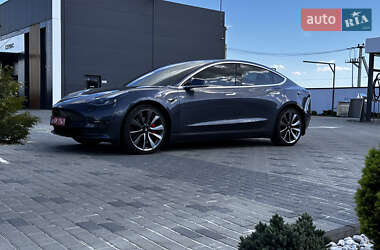 Седан Tesla Model 3 2020 в 
