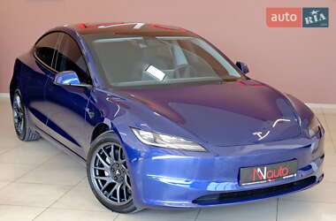 Седан Tesla Model 3 2025 в 