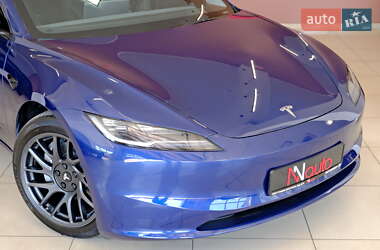 Седан Tesla Model 3 2025 в 