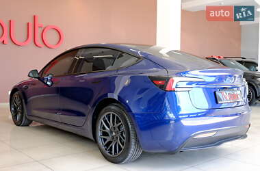 Седан Tesla Model 3 2025 в 