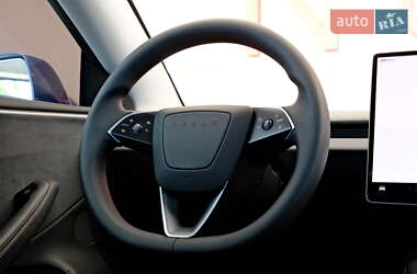 Седан Tesla Model 3 2025 в 