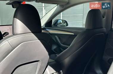 Седан Tesla Model 3 2023 в 