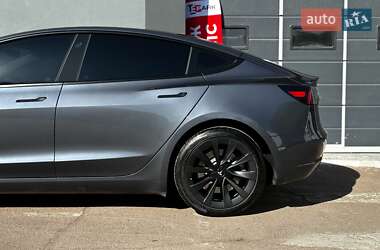 Седан Tesla Model 3 2023 в 