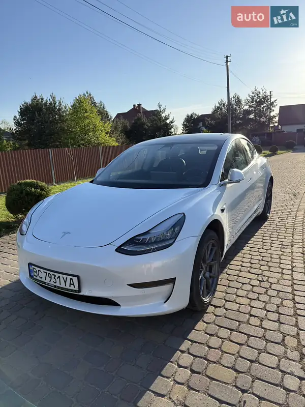Tesla Model 3 2020
