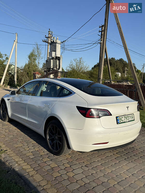 Седан Tesla Model 3 2020 в Львові