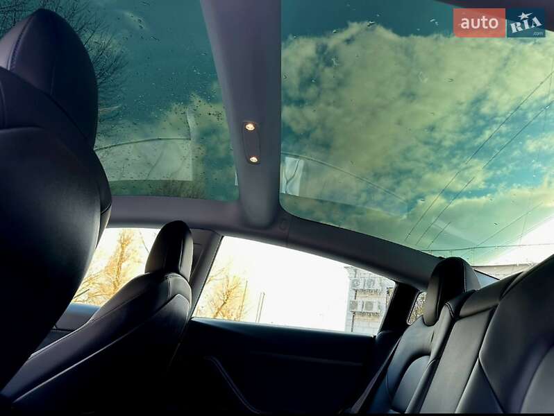 Седан Tesla Model 3 2021 в Хмельницком