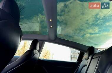 Седан Tesla Model 3 2021 в 