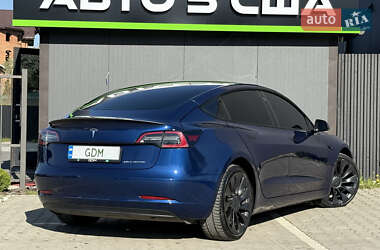 Седан Tesla Model 3 2022 в 