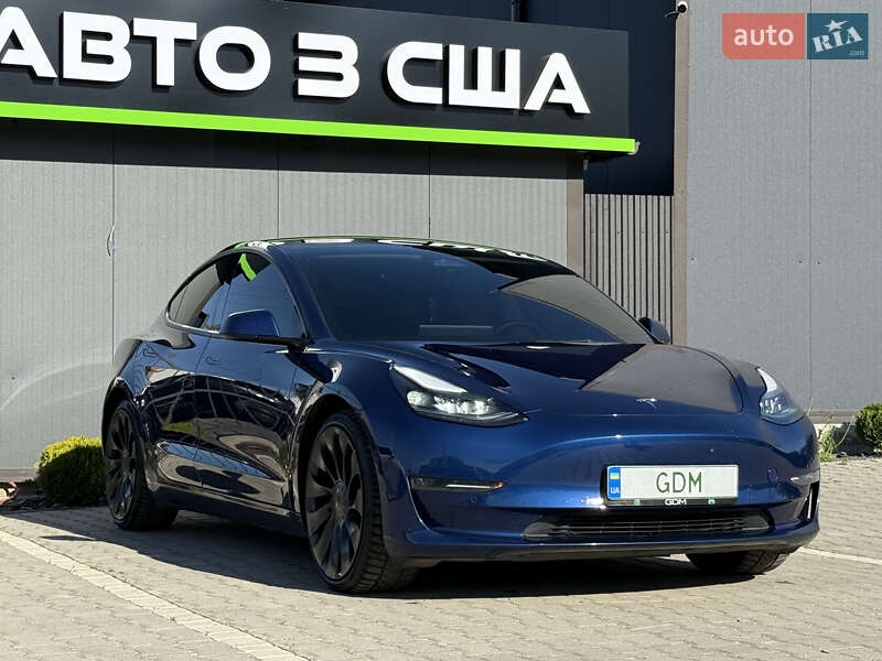 Седан Tesla Model 3 2022 в Львове