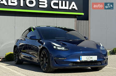 Седан Tesla Model 3 2022 в 