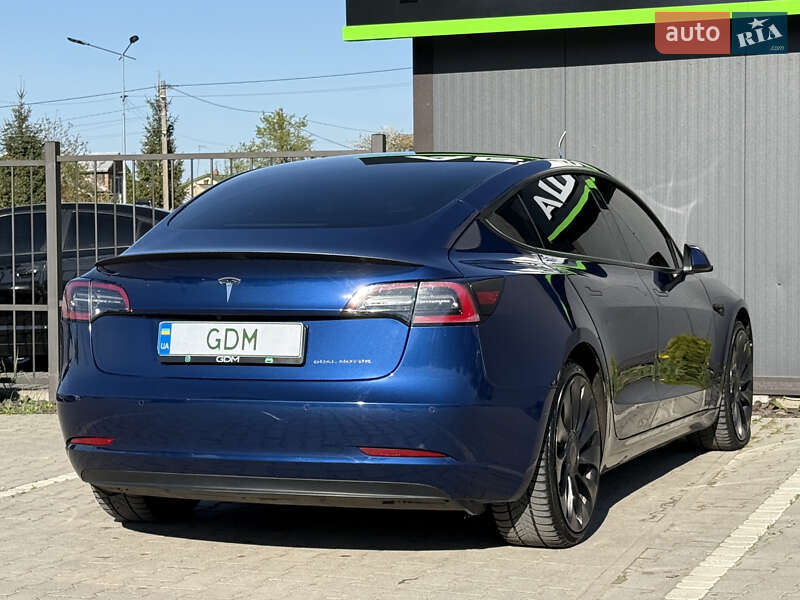 Седан Tesla Model 3 2022 в Львове