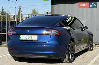 Седан Tesla Model 3 2022 в 