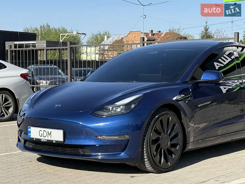 Седан Tesla Model 3 2022 в Львове