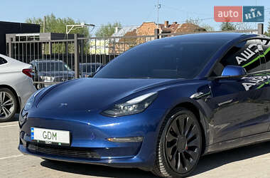 Седан Tesla Model 3 2022 в 