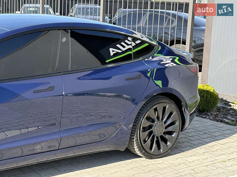 Седан Tesla Model 3 2022 в Львове