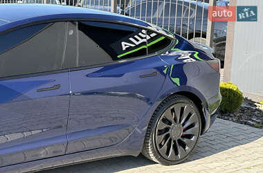Седан Tesla Model 3 2022 в 