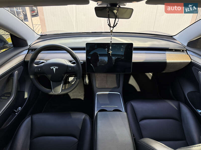 Седан Tesla Model 3 2022 в Львове