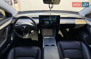 Седан Tesla Model 3 2022 в 