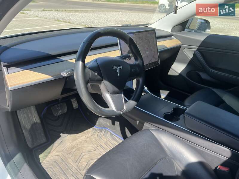 Седан Tesla Model 3 2019 в Киеве