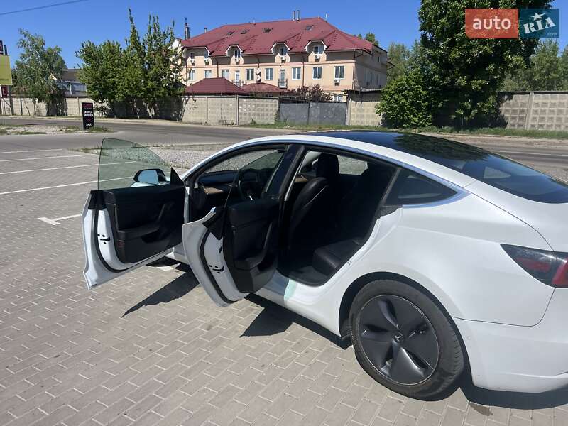 Седан Tesla Model 3 2019 в Киеве