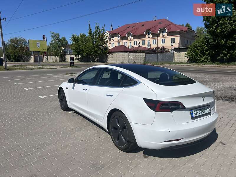 Седан Tesla Model 3 2019 в Киеве
