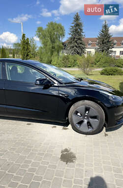 Седан Tesla Model 3 2022 в 
