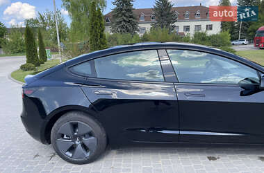 Седан Tesla Model 3 2022 в 