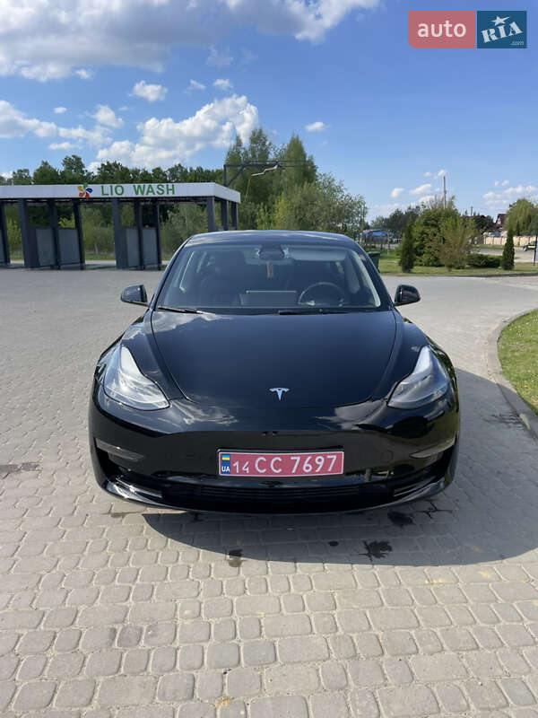 Седан Tesla Model 3 2022 в Львові