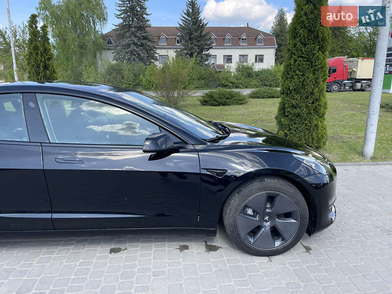 Седан Tesla Model 3 2022 в Самборі